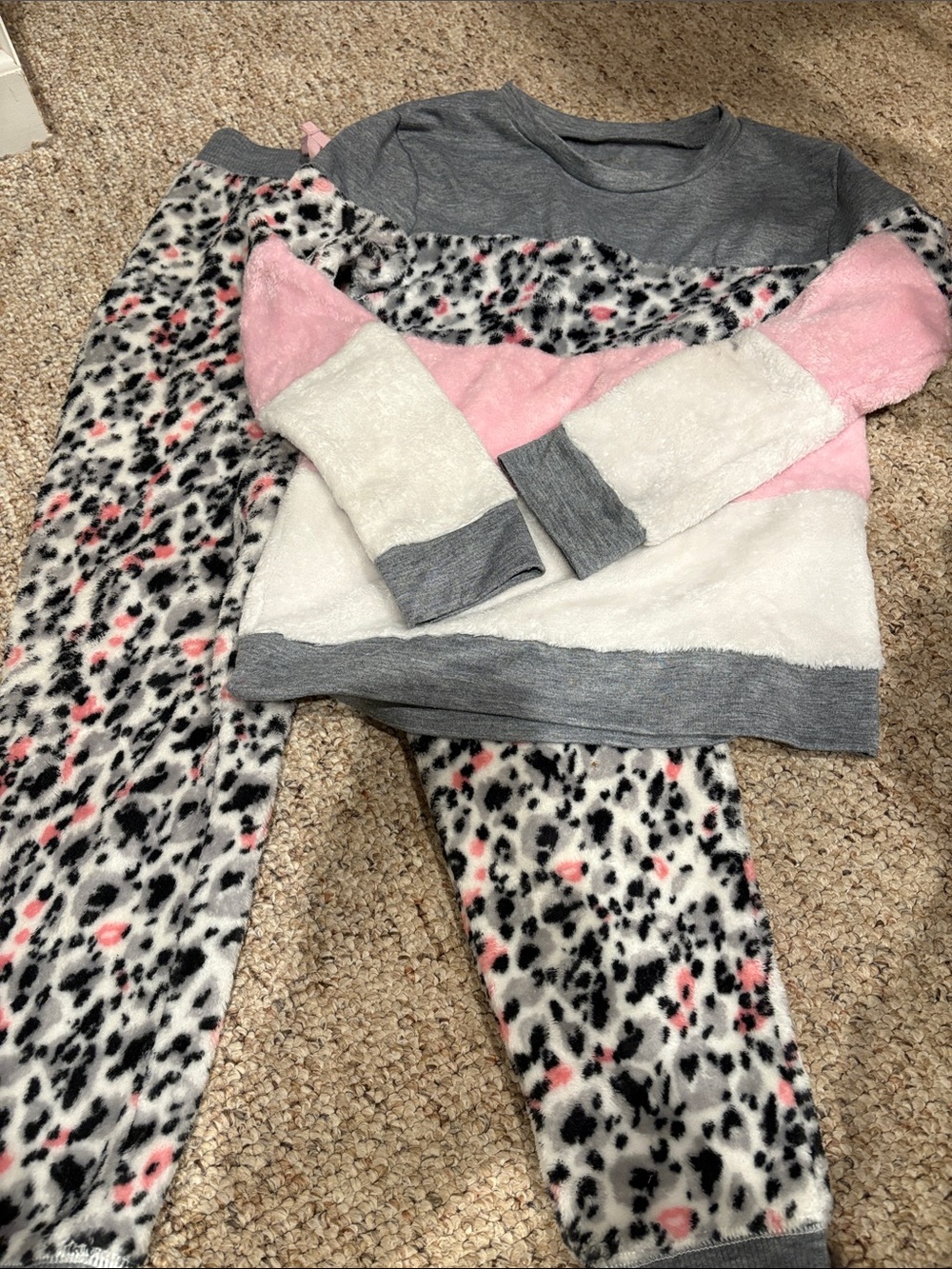 Girls' Pink & Gray Plush Leopard Kids Pajama Set